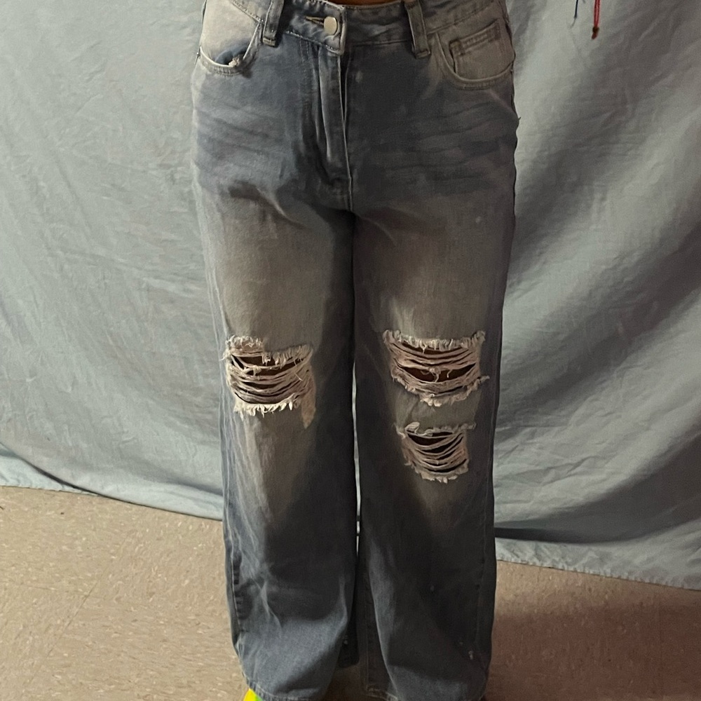 High waisted blue jeans with rips on knees